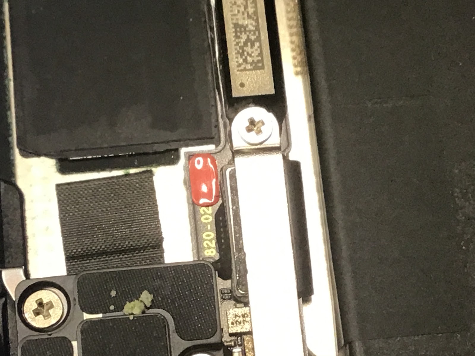 iPhoneSE3の水没修理　データをそのまま・最短即日修理のスマホ修理工房八王子オクトーレ店にご相談ください！